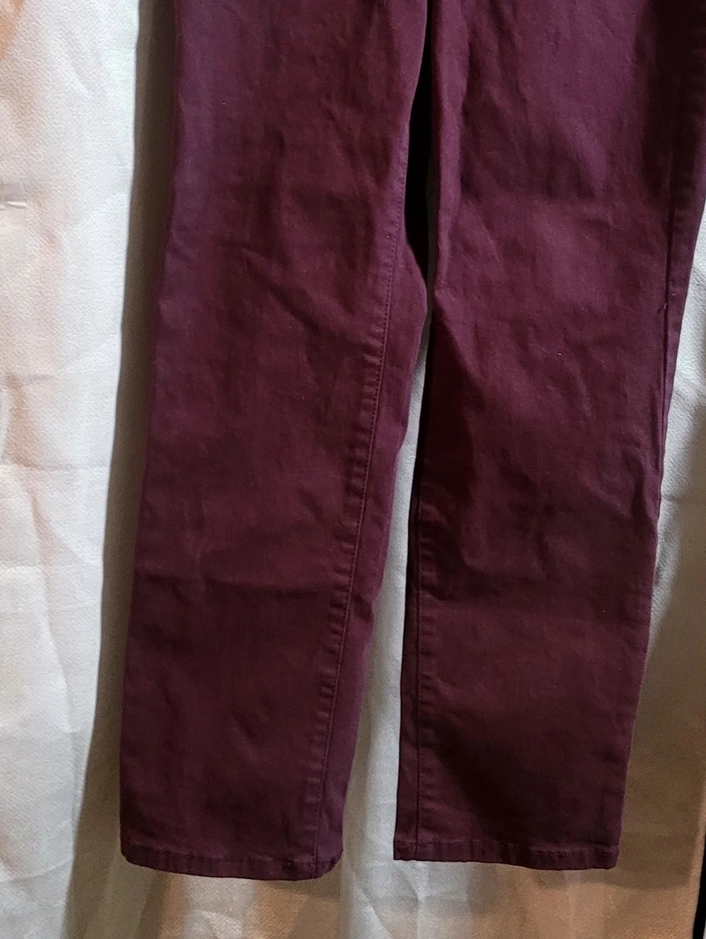 Nine West Heidi Pull On Straight Leg In Plum/Burgandy. Size Ladies 4